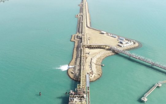 اجرای سیستم حفاظت کاتدیک و پوشش و رنگ آمیزی شمع های اسکله نفتی پاسارگاد قشم